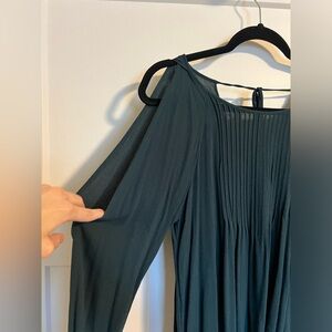 Old navy cold shoulder blouse